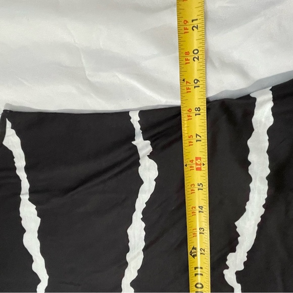 Black and White Striped Dress - Picture 8 of 10